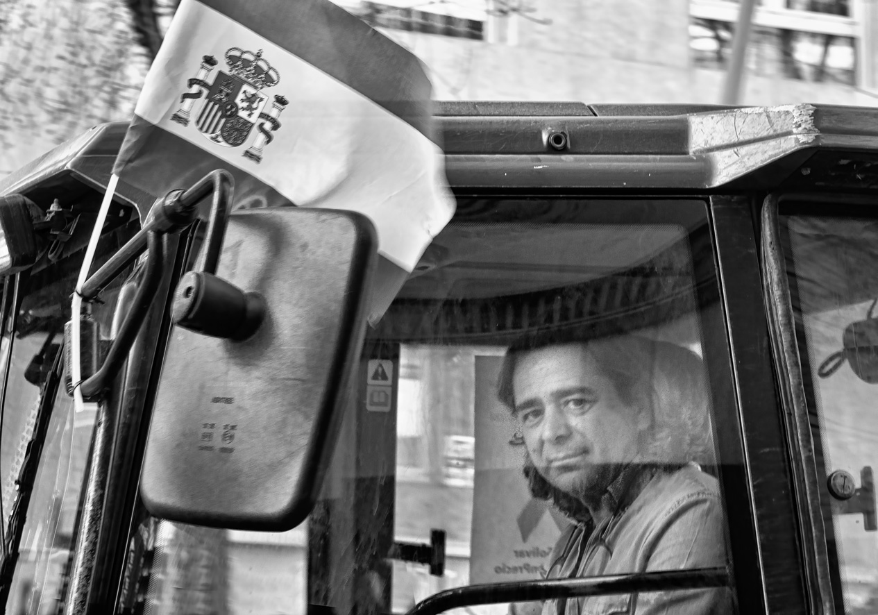 Manifestación del olivar tractores 01